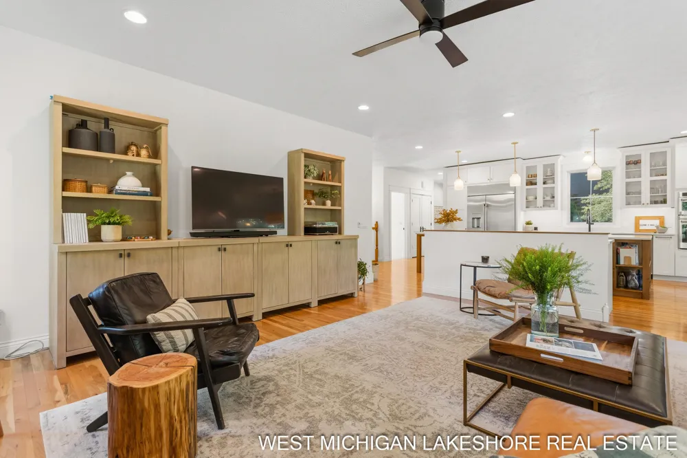 3260 Lorrimar Lane Saugatuck, MI 49453