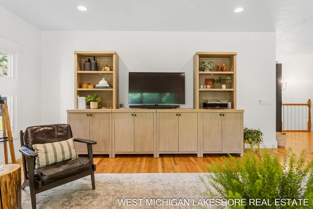 3260 Lorrimar Lane Saugatuck, MI 49453