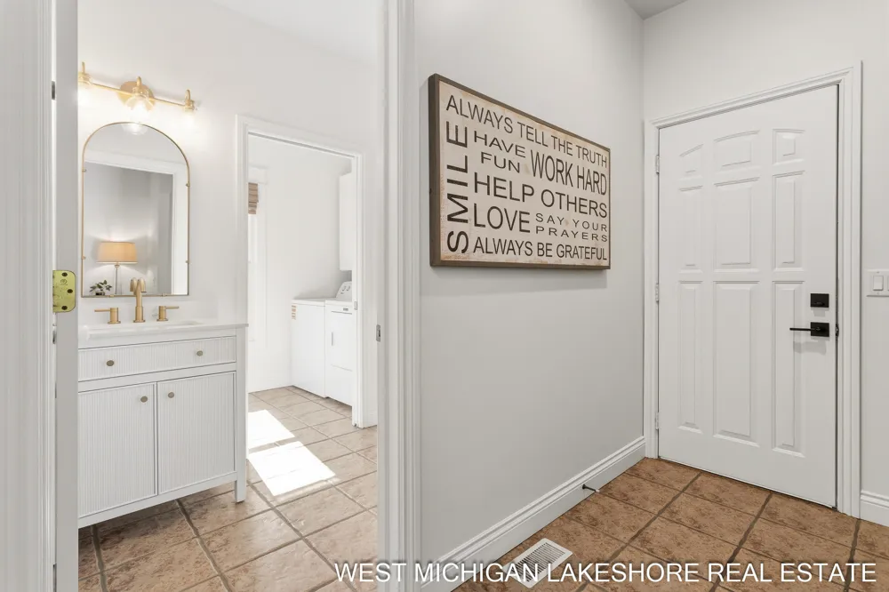 3260 Lorrimar Lane Saugatuck, MI 49453
