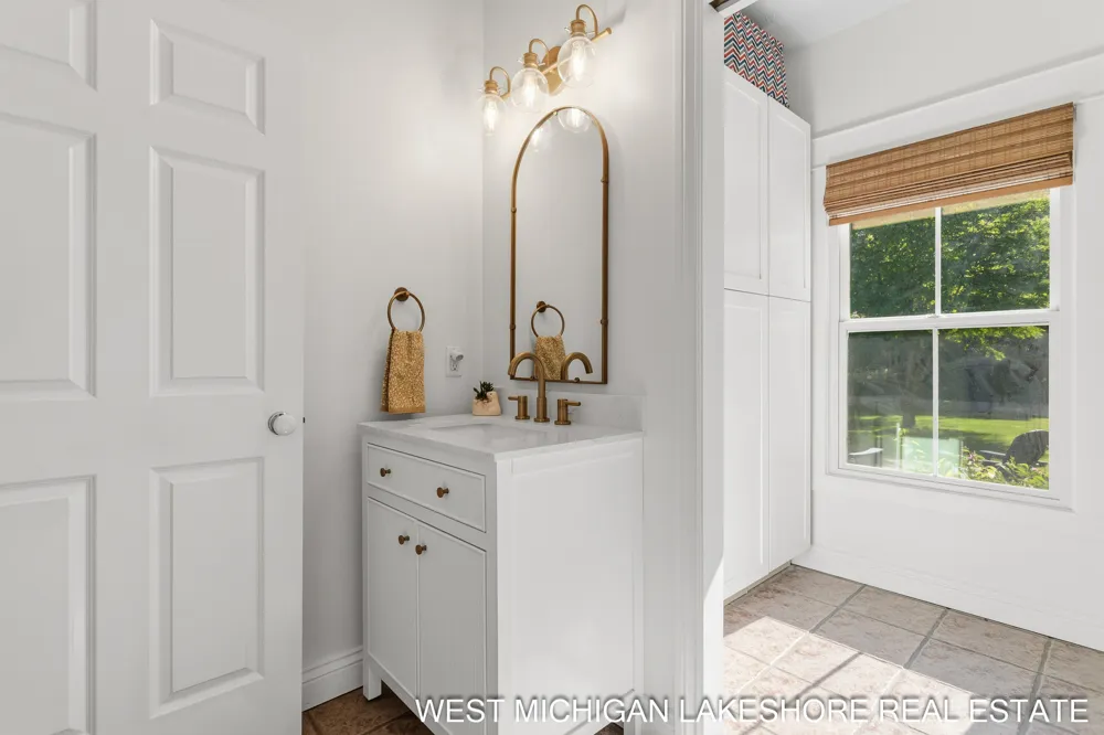 3260 Lorrimar Lane Saugatuck, MI 49453