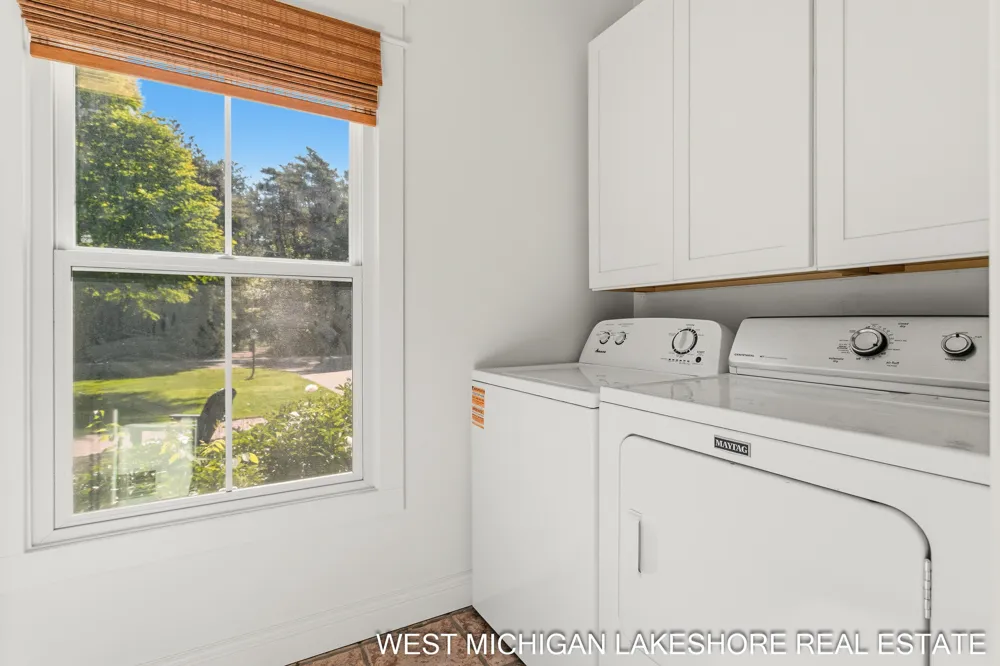 3260 Lorrimar Lane Saugatuck, MI 49453
