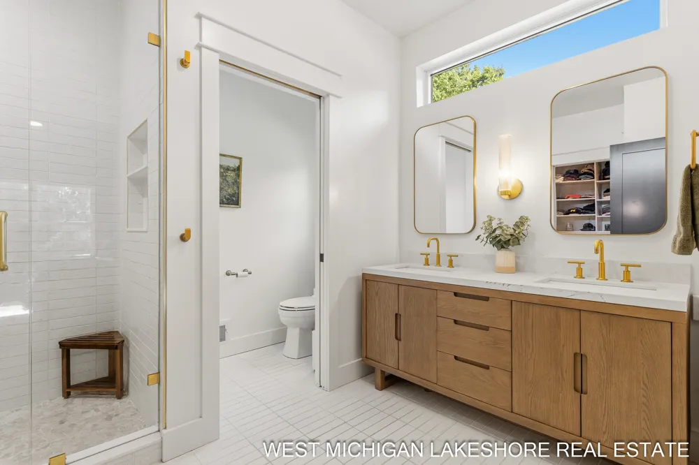 3260 Lorrimar Lane Saugatuck, MI 49453