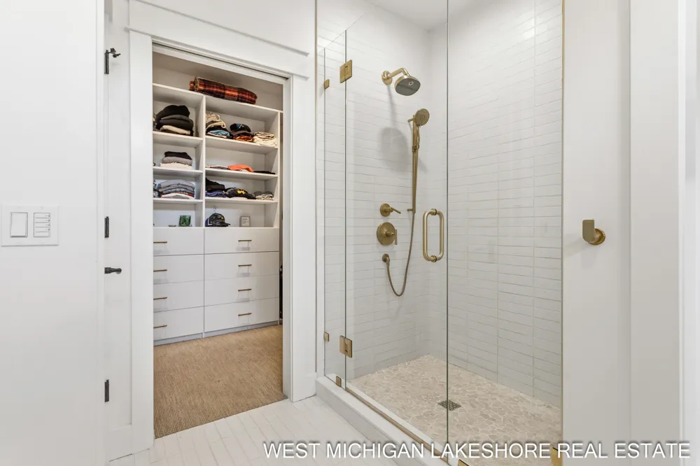 3260 Lorrimar Lane Saugatuck, MI 49453