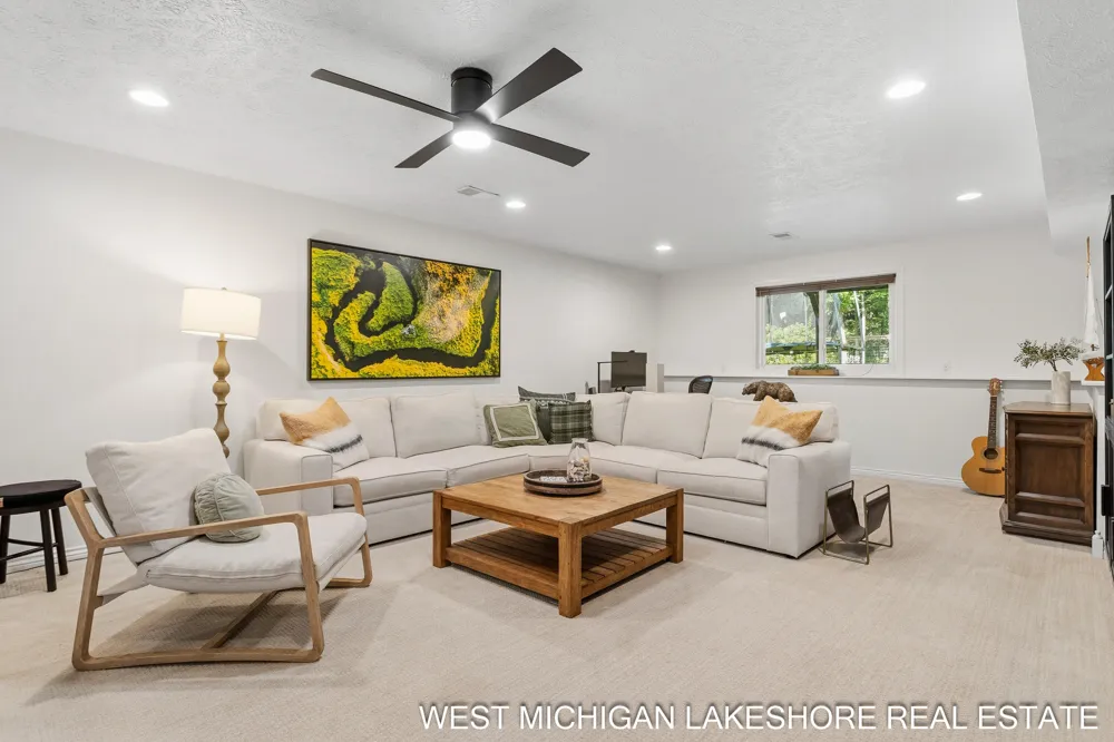 3260 Lorrimar Lane Saugatuck, MI 49453