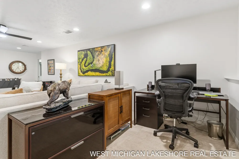 3260 Lorrimar Lane Saugatuck, MI 49453