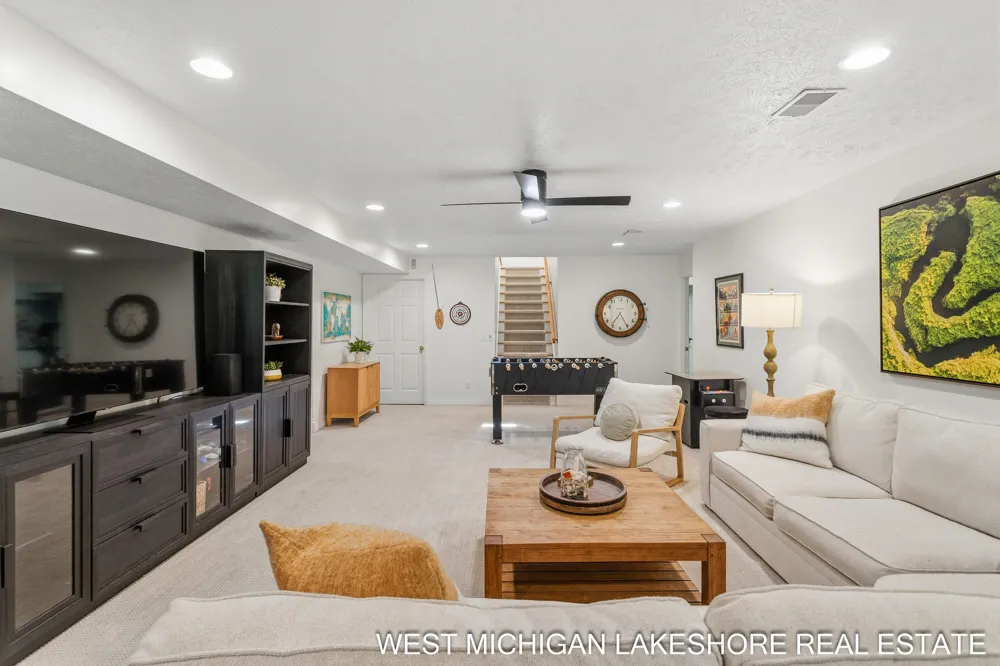 3260 Lorrimar Lane Saugatuck, MI 49453