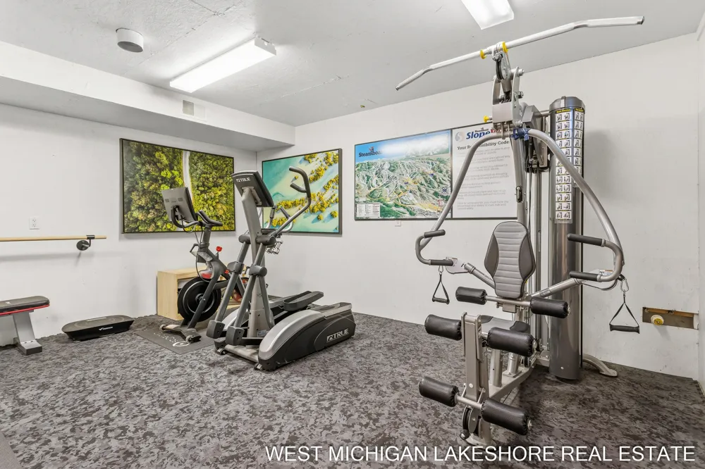 3260 Lorrimar Lane Saugatuck, MI 49453