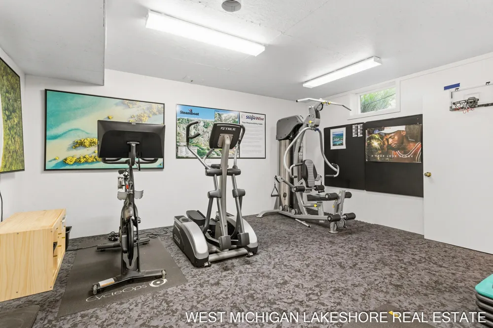 3260 Lorrimar Lane Saugatuck, MI 49453