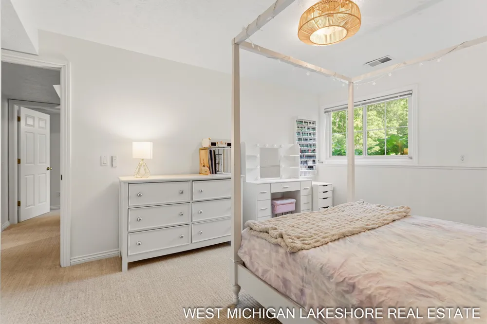 3260 Lorrimar Lane Saugatuck, MI 49453