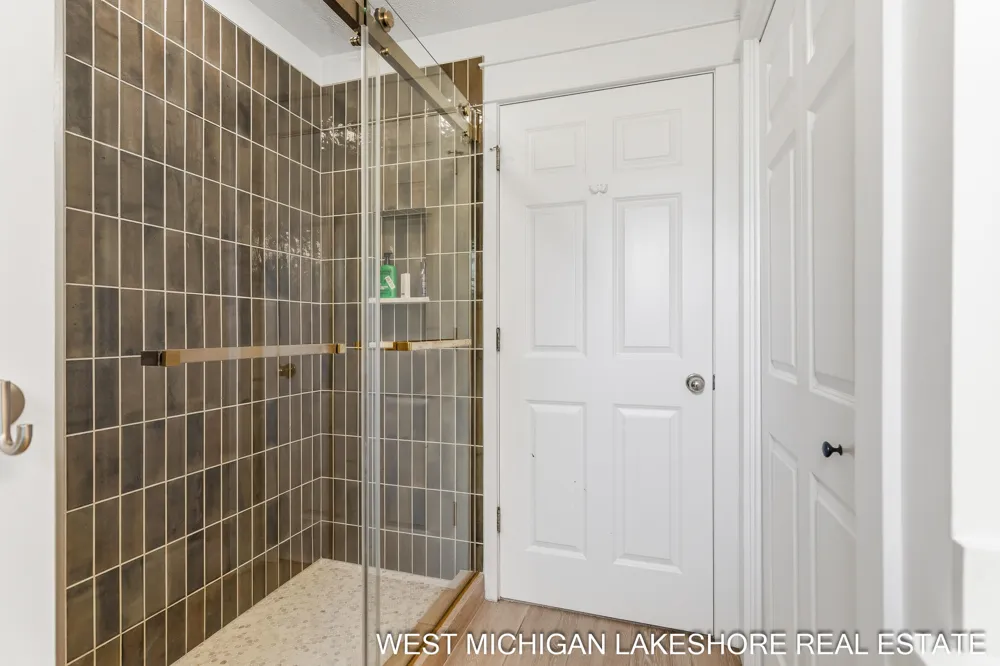 3260 Lorrimar Lane Saugatuck, MI 49453