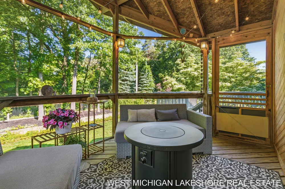 3260 Lorrimar Lane Saugatuck, MI 49453