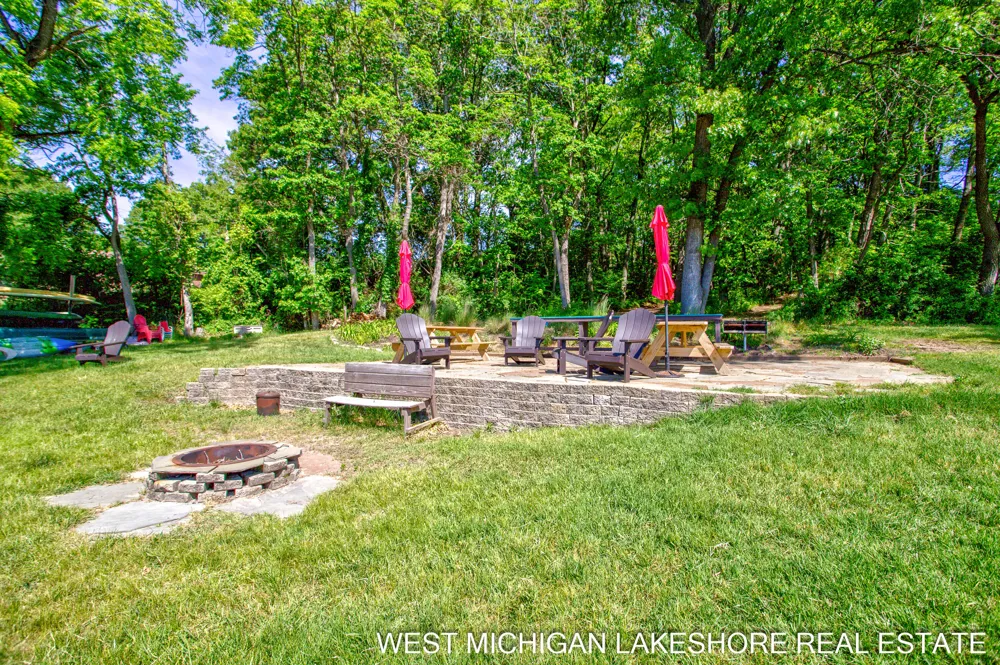 3260 Lorrimar Lane Saugatuck, MI 49453