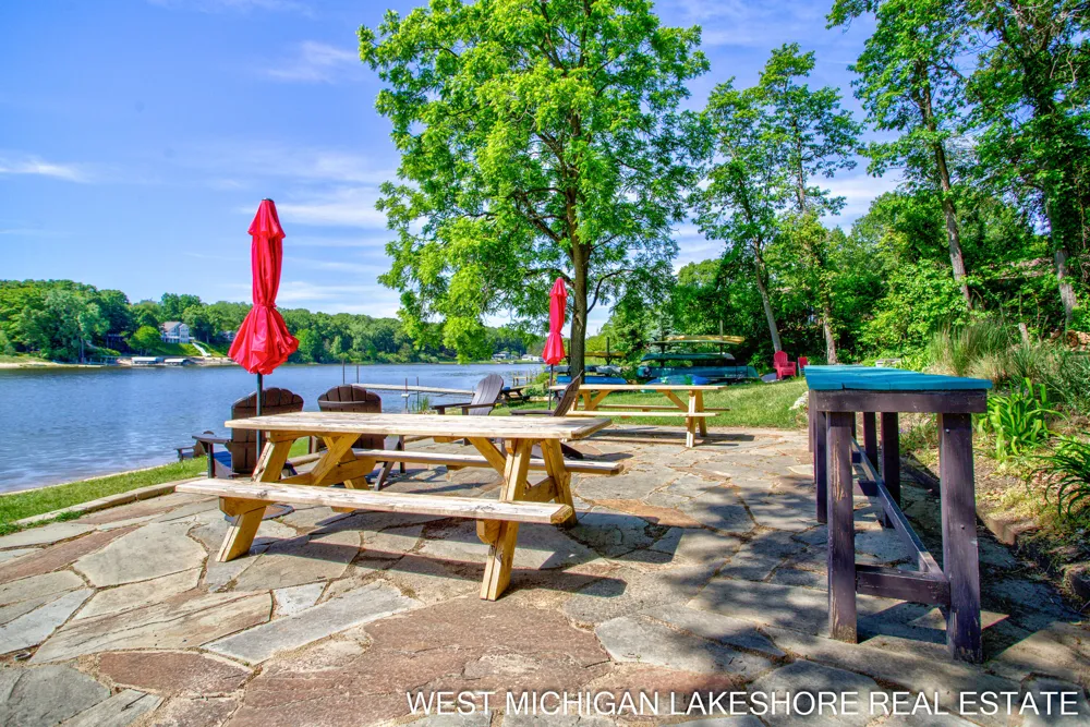 3260 Lorrimar Lane Saugatuck, MI 49453
