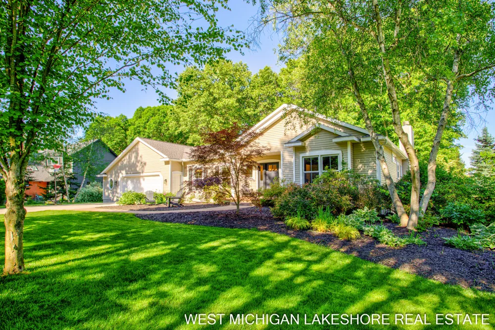 3260 Lorrimar Lane Saugatuck, MI 49453