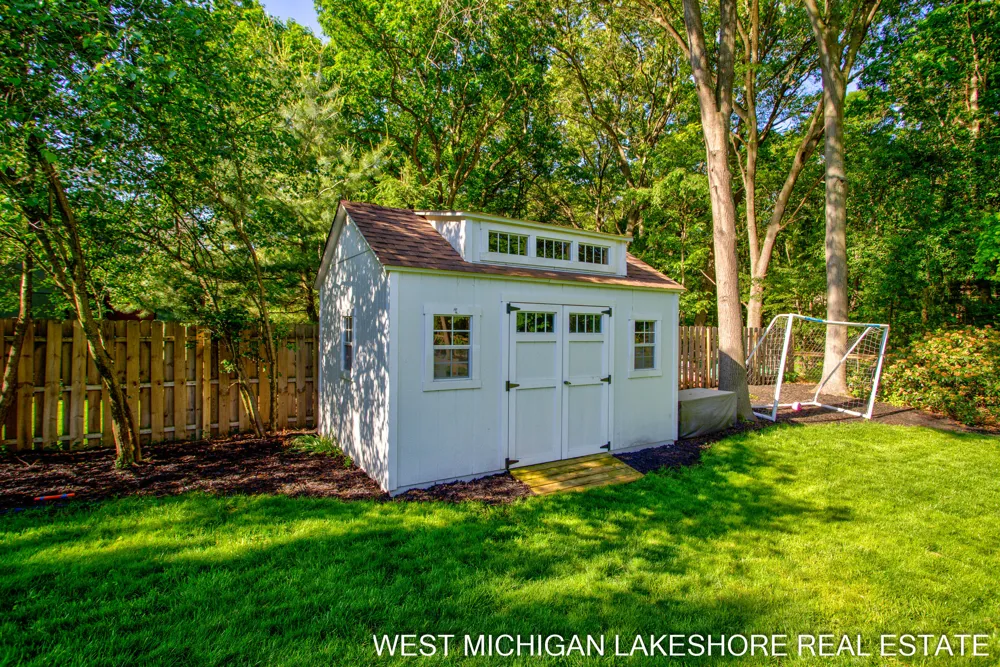 3260 Lorrimar Lane Saugatuck, MI 49453