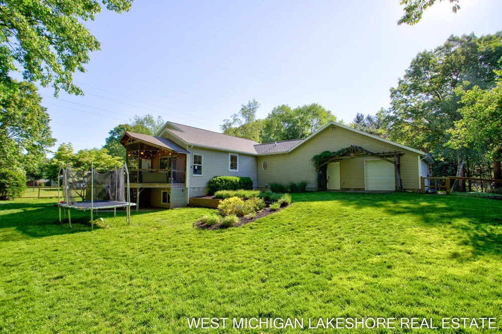 3260 Lorrimar Lane Saugatuck, MI 49453