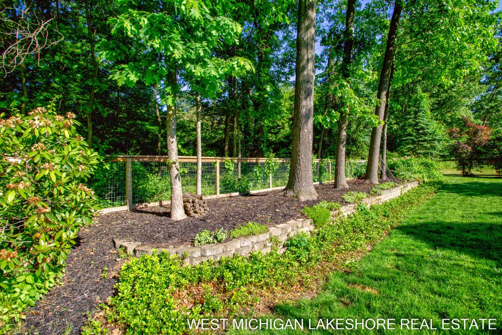 3260 Lorrimar Lane Saugatuck, MI 49453