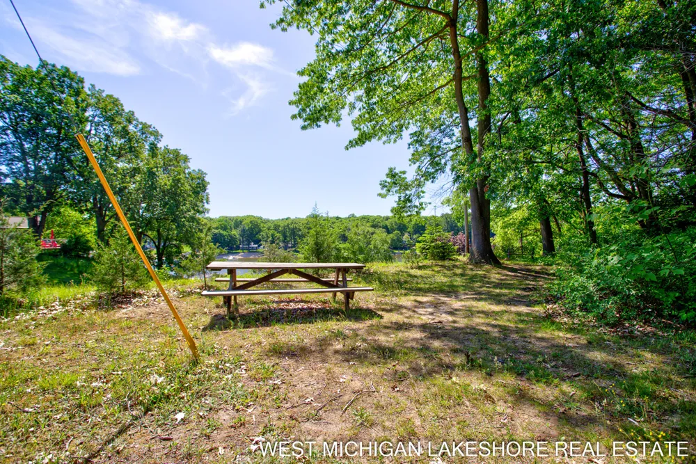 3260 Lorrimar Lane Saugatuck, MI 49453