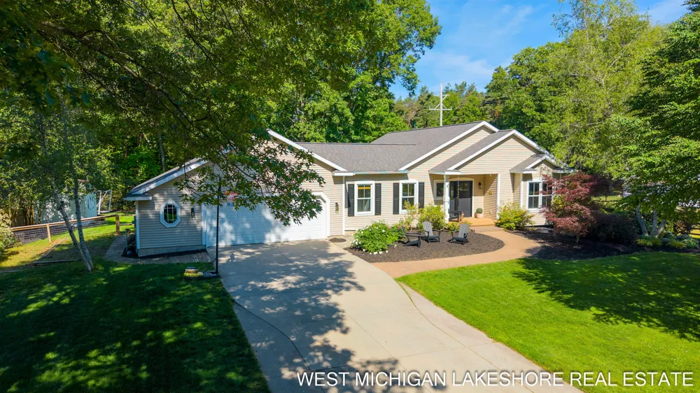 3260 Lorrimar Lane Saugatuck, MI 49453