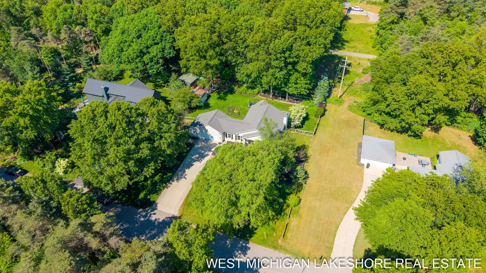 3260 Lorrimar Lane Saugatuck, MI 49453