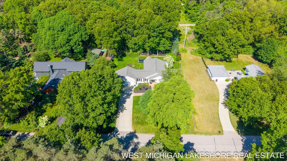3260 Lorrimar Lane Saugatuck, MI 49453