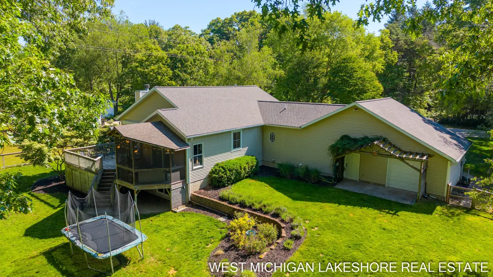 3260 Lorrimar Lane Saugatuck, MI 49453