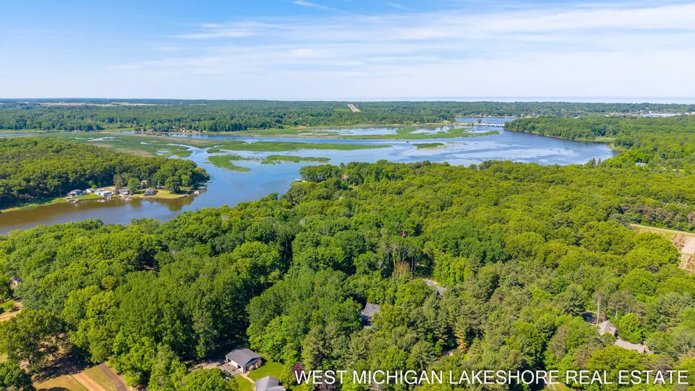 3260 Lorrimar Lane Saugatuck, MI 49453