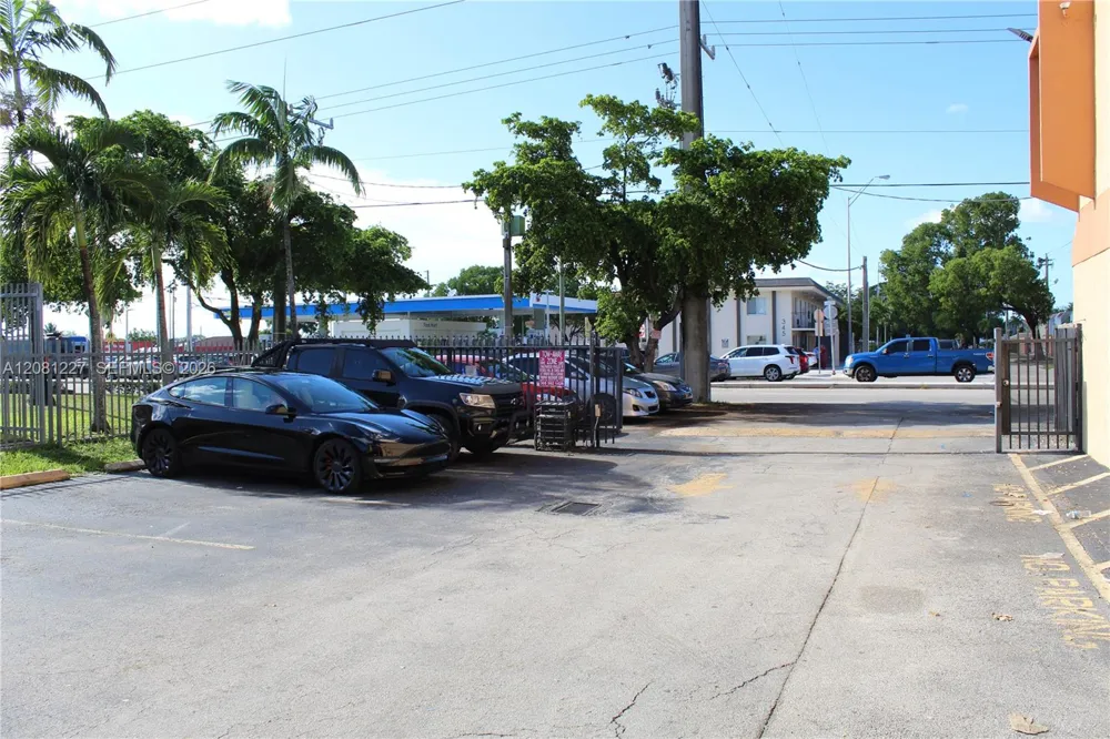 6780 W 2nd Ct #401 Hialeah, FL 33012