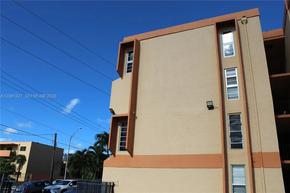 6780 W 2nd Ct #401 Hialeah, FL 33012