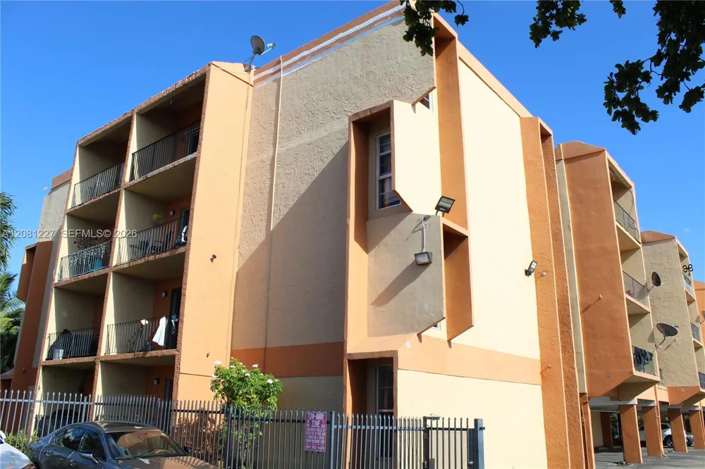 6780 W 2nd Ct #401 Hialeah, FL 33012