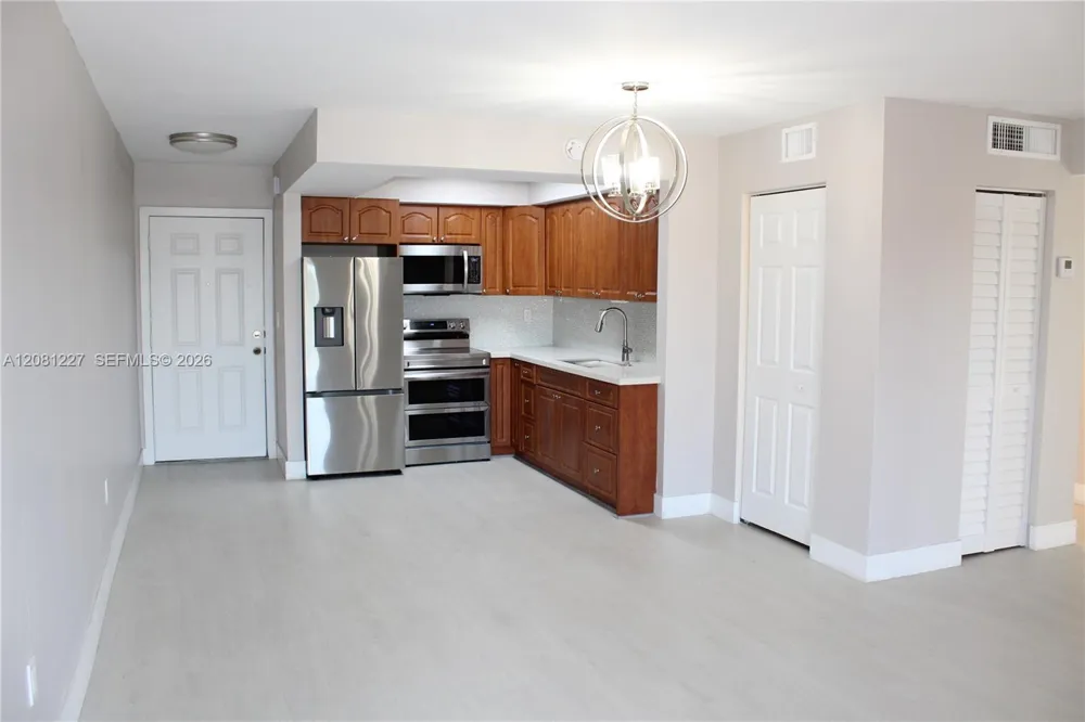 6780 W 2nd Ct #401 Hialeah, FL 33012