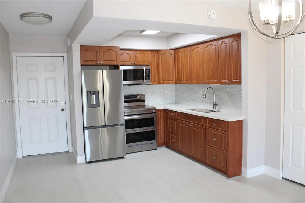 6780 W 2nd Ct #401 Hialeah, FL 33012