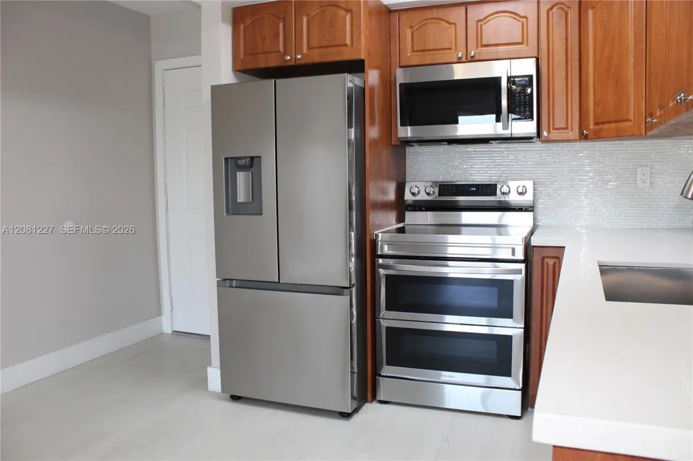 6780 W 2nd Ct #401 Hialeah, FL 33012