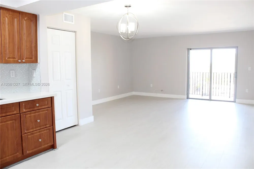 6780 W 2nd Ct #401 Hialeah, FL 33012