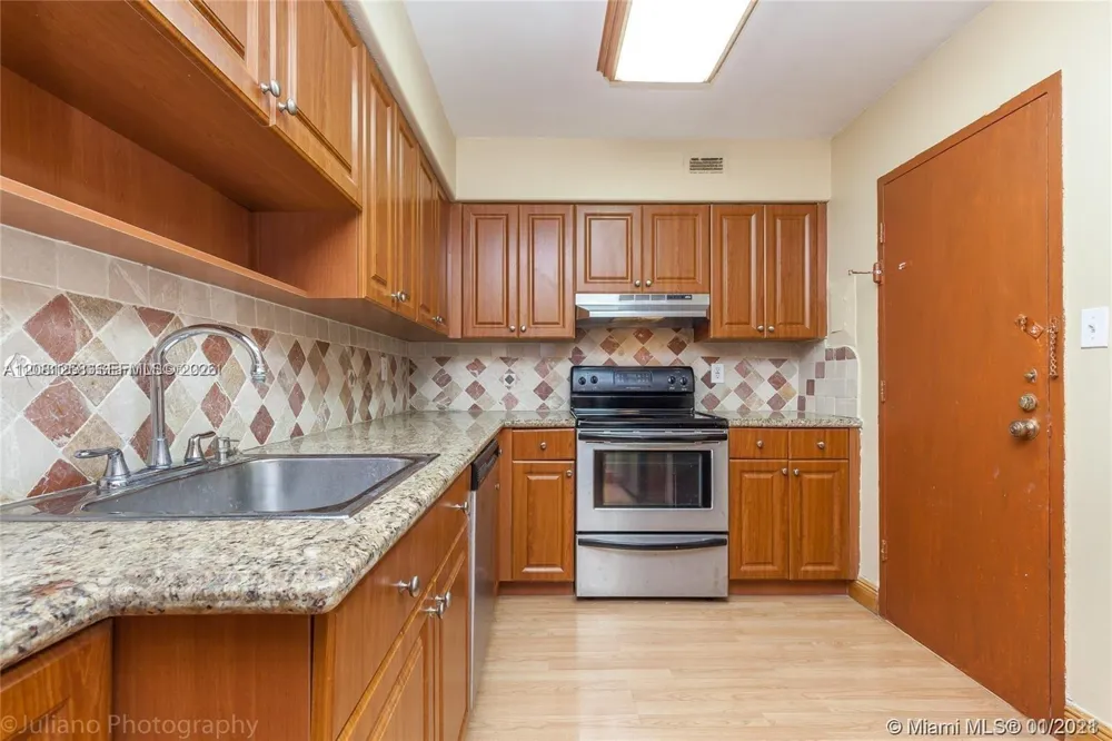9225 Collins Ave #1006 Surfside, FL 33154