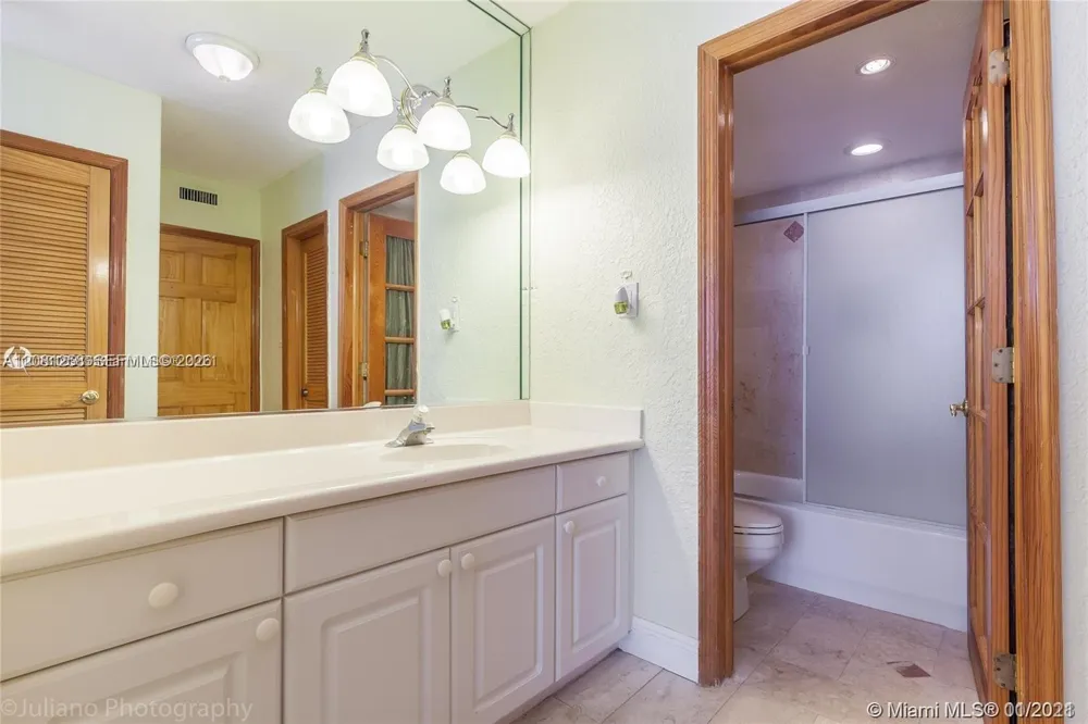 9225 Collins Ave #1006 Surfside, FL 33154