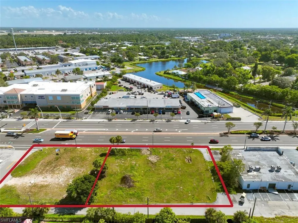 2364 Tamiami Trail S Naples, FL 34112