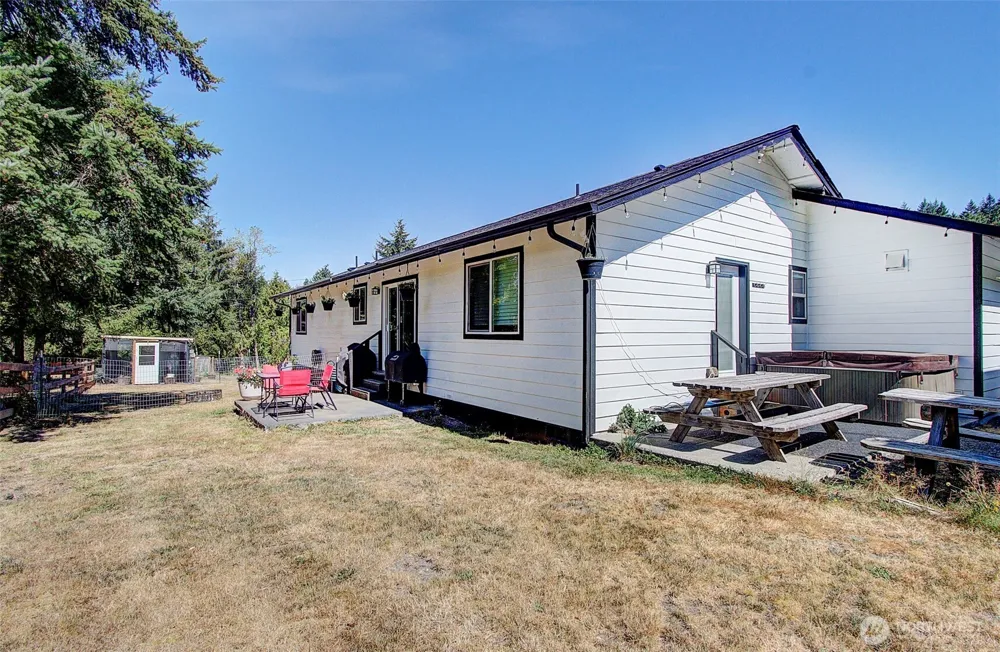 275 Studebaker Spur 2 Road Castle Rock, WA 98611