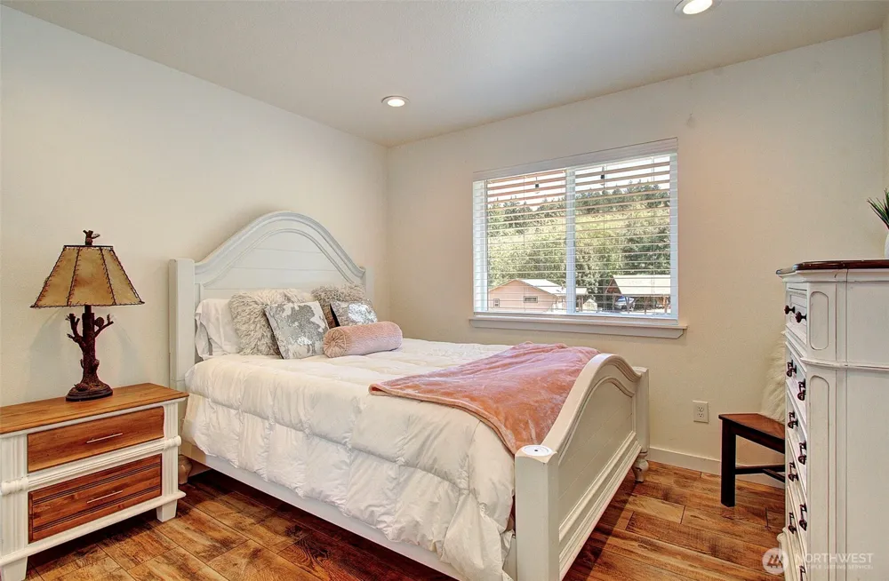 275 Studebaker Spur 2 Road Castle Rock, WA 98611