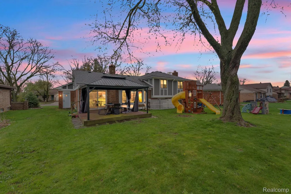 7323 Burgundy Street Canton Charter Township, MI 48187