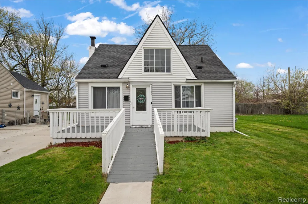 25181 Lawn Street Roseville City, MI 48066
