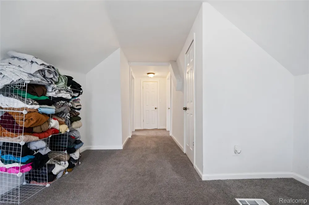 25181 Lawn Street Roseville City, MI 48066
