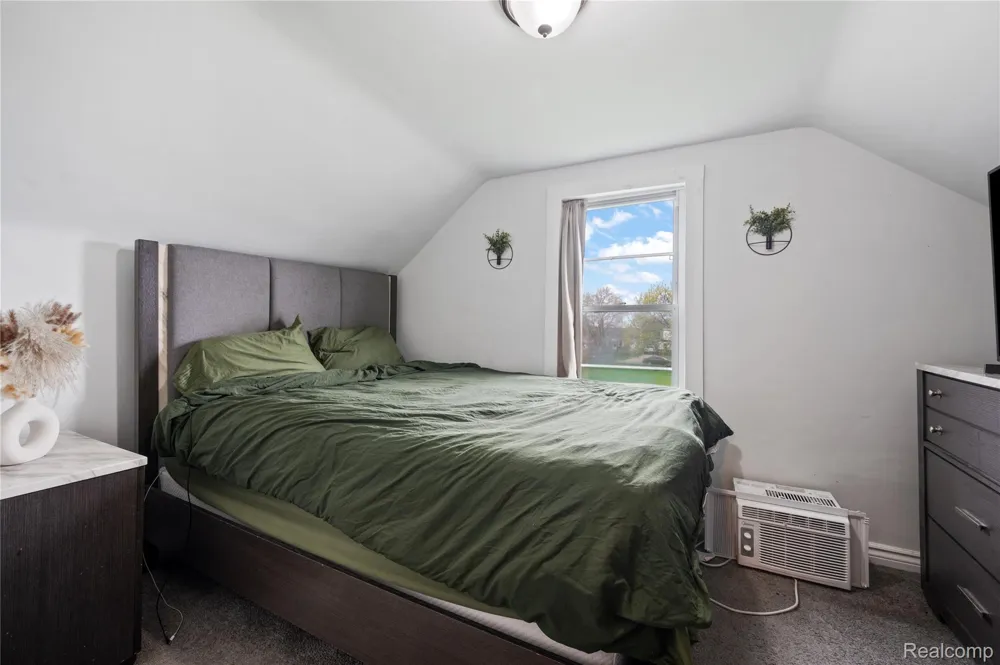 25181 Lawn Street Roseville City, MI 48066