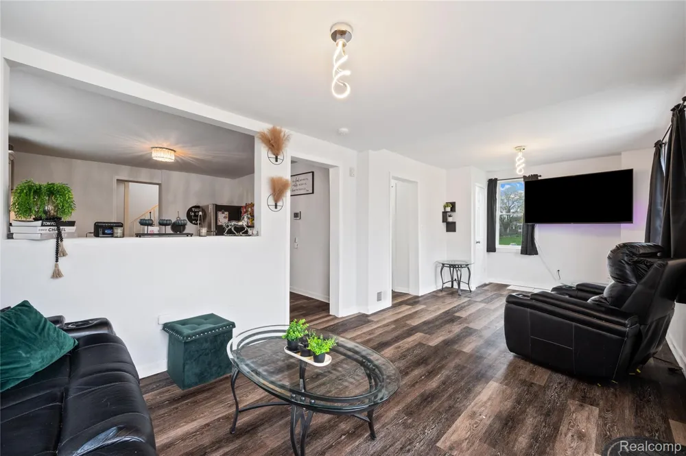 25181 Lawn Street Roseville City, MI 48066