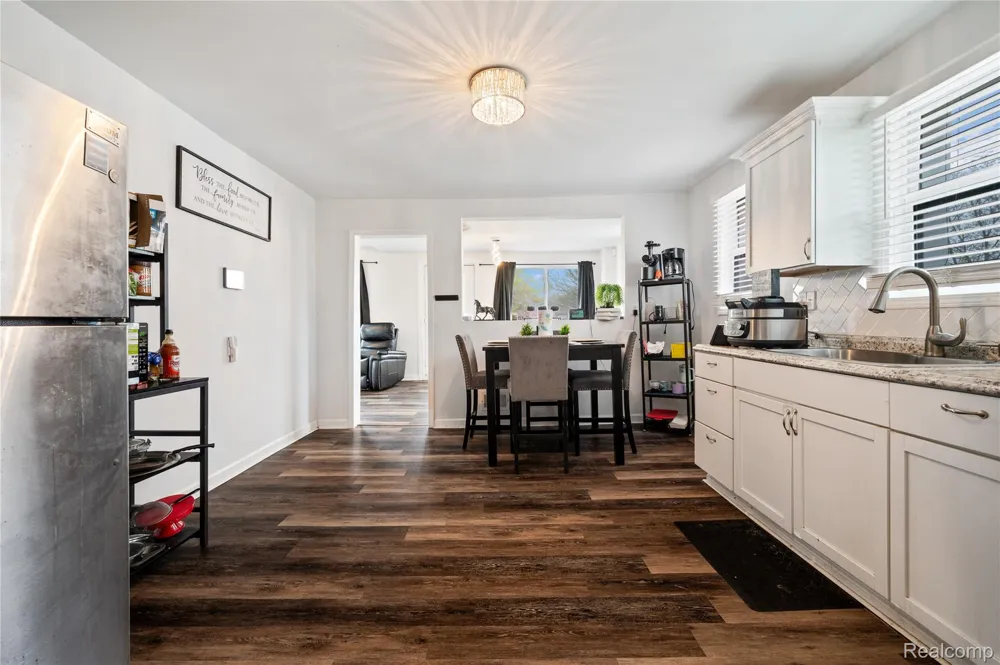 25181 Lawn Street Roseville City, MI 48066