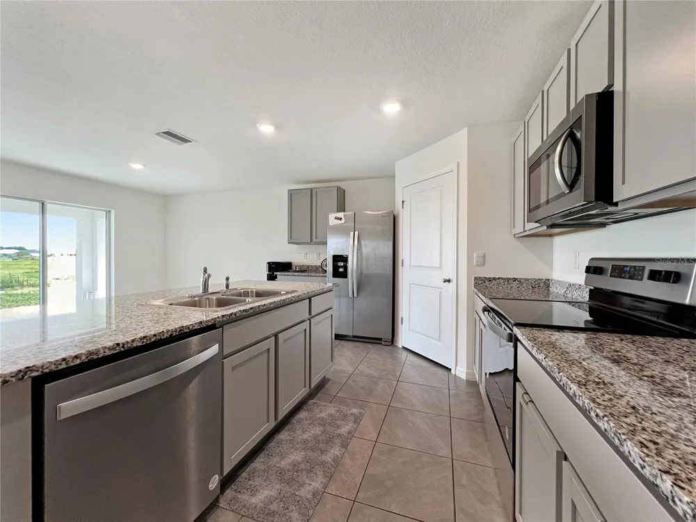 822 WILL SCARLETT AVENUE Ruskin, FL 33570
