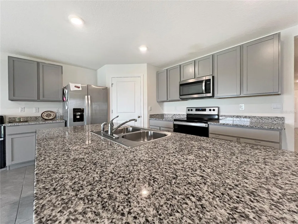 822 WILL SCARLETT AVENUE Ruskin, FL 33570