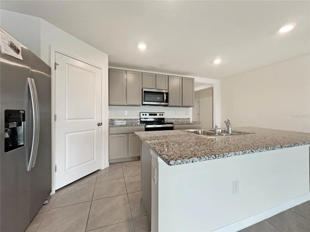 822 WILL SCARLETT AVENUE Ruskin, FL 33570