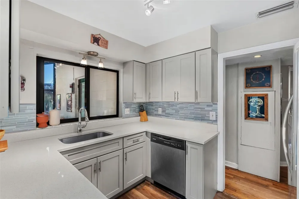 1710 OREGON STREET Orlando, FL 32803