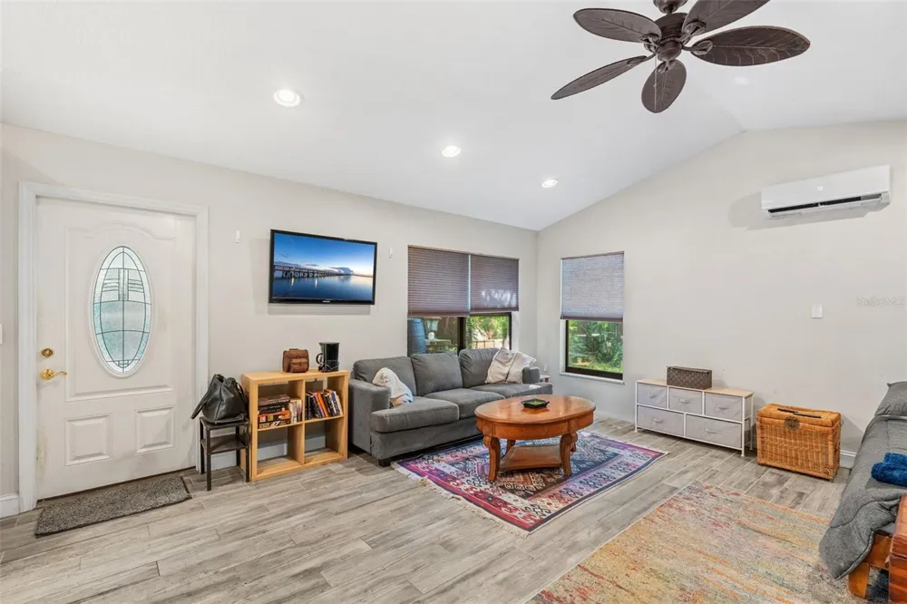 1710 OREGON STREET Orlando, FL 32803
